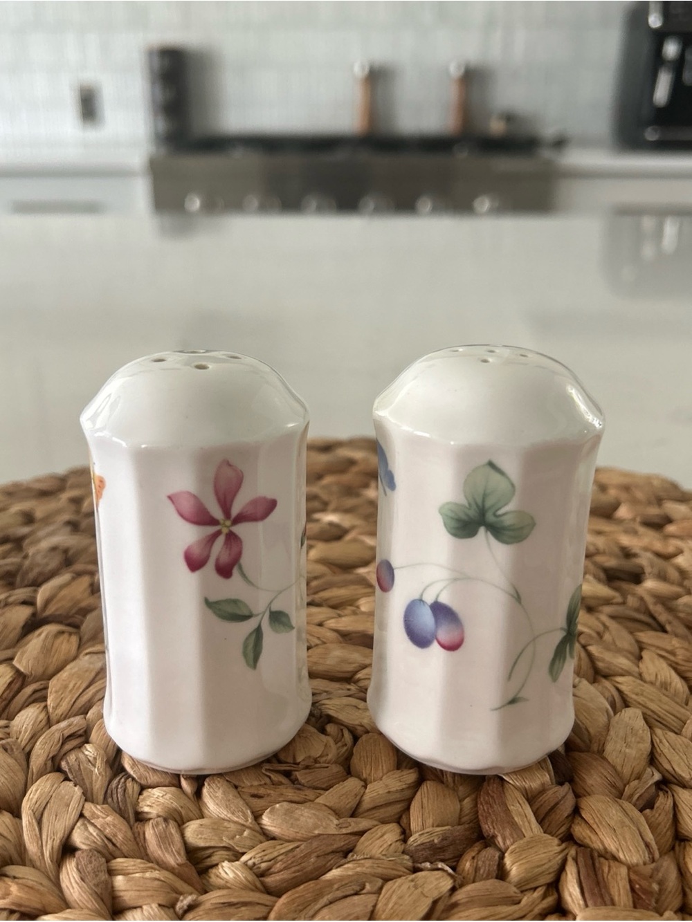 Mikasa Sorrento Salt & Pepper 395107